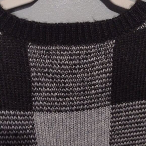 BASS sweater size small - Picture 3 of 5